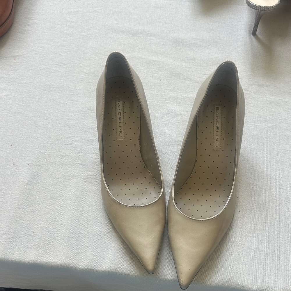 Bandolino Gold Pointed Toe Heels